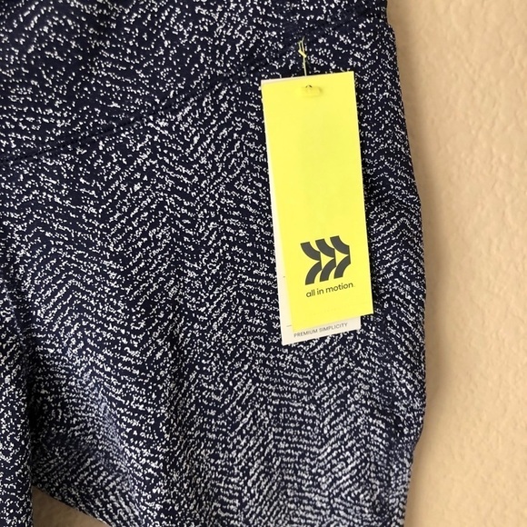 All in motion Contour High-Waisted 7/8 Leggings - Picture 8 of 11